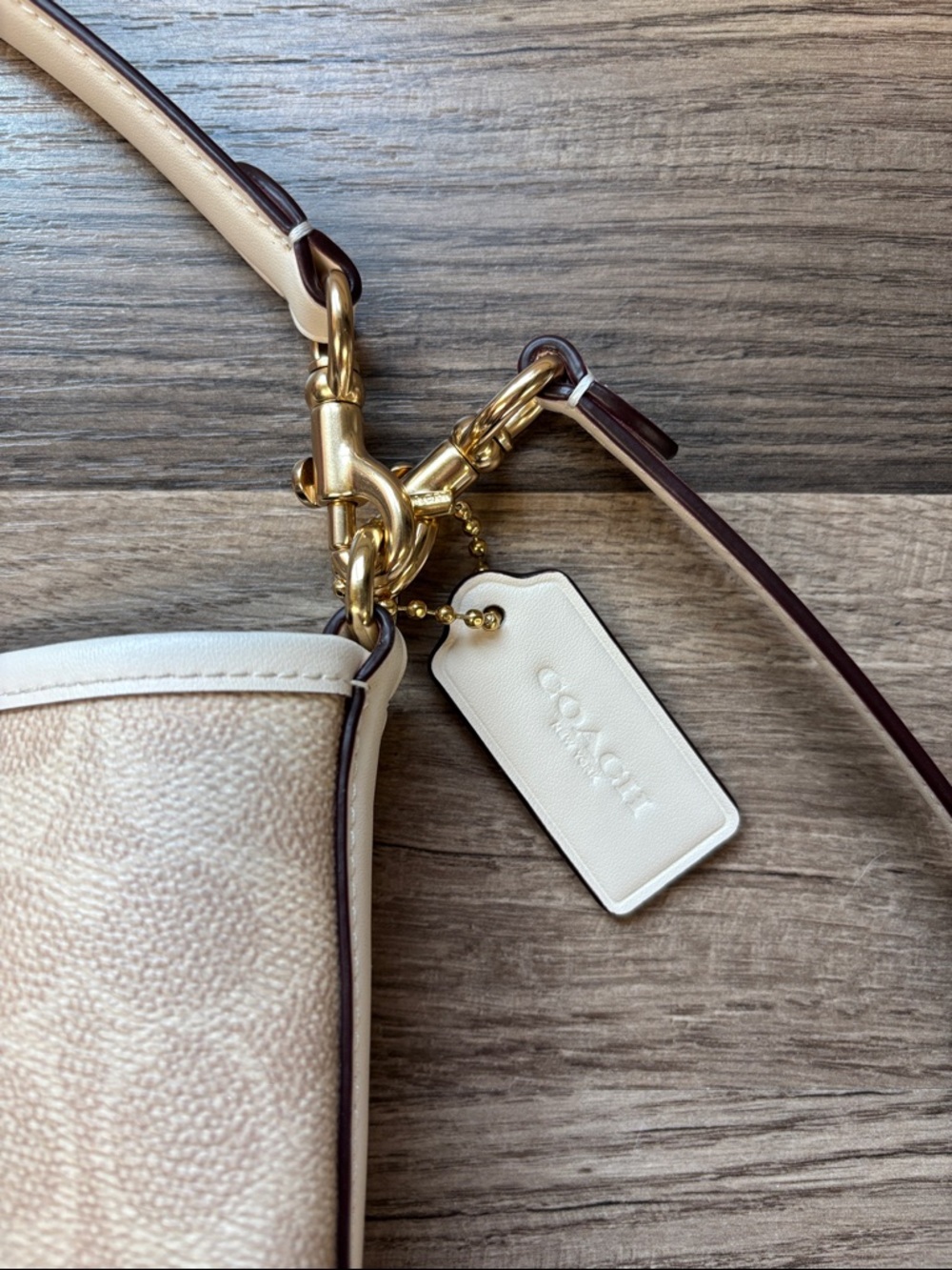 LIKE NEW Coach City Bucket Bag in Signature Canvas - Picture 7 of 13